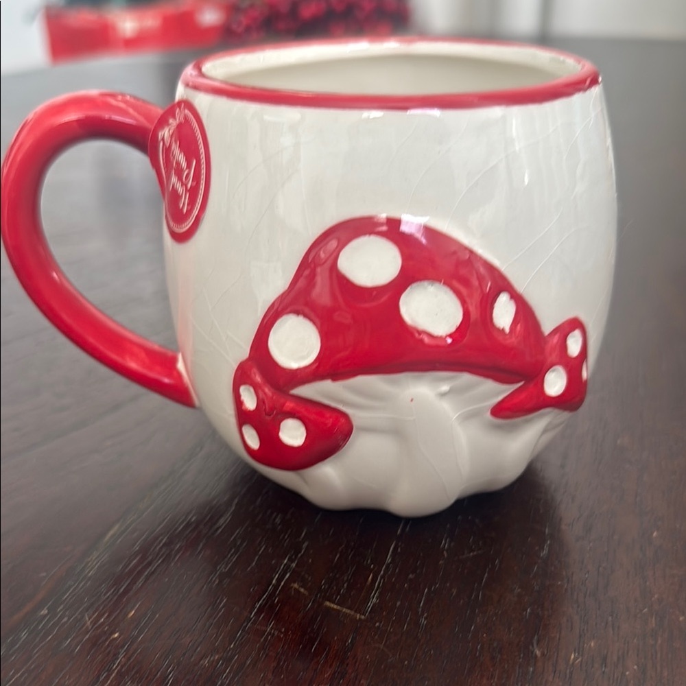Sheffield home hand-painted Red and White Ceramic Mug with Mushroom Design
M1